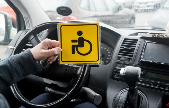 Знак инвалидность на автомобиль