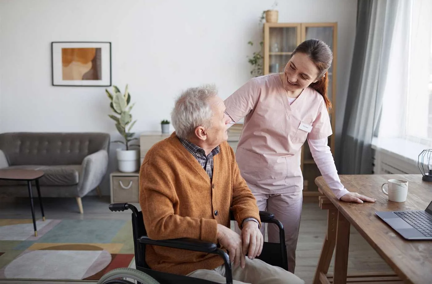 Безопасность и комфорт в домашней обстановке для пожилых людей