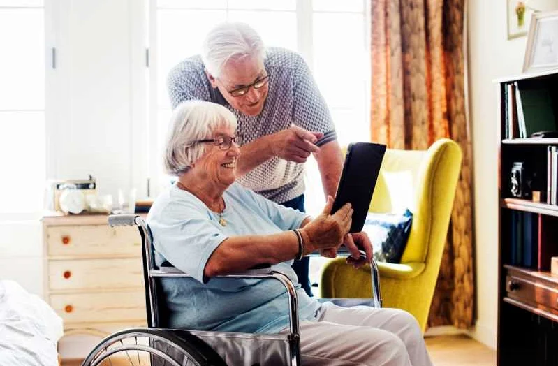 Специализированные технологии помощи в быту для пожилых людей
