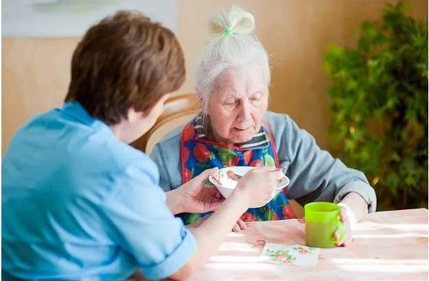 Уход за пожилыми родственниками: советы и ресурсы